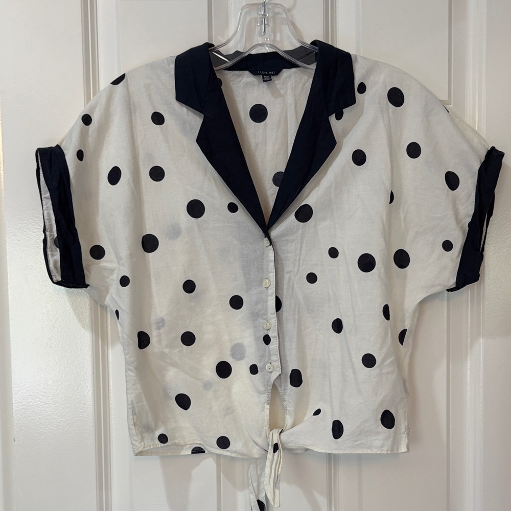 American Vintage White Button-Down Top with Black Polka Dots - Picture 2 of 5